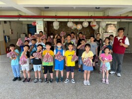 20250523財團法人白陽山慈善基金會端午節前夕贈送弱勢學生家庭素肉粽:LINE_ALBUM_20250523白陽山慈善基金會贈粽_250523_8